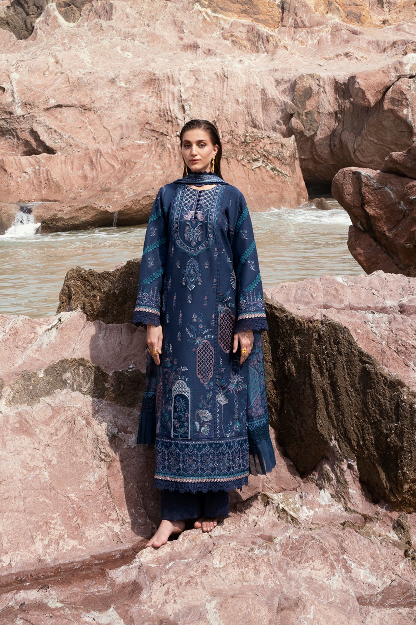 3PC Embroidery Lawn FEE - 2B